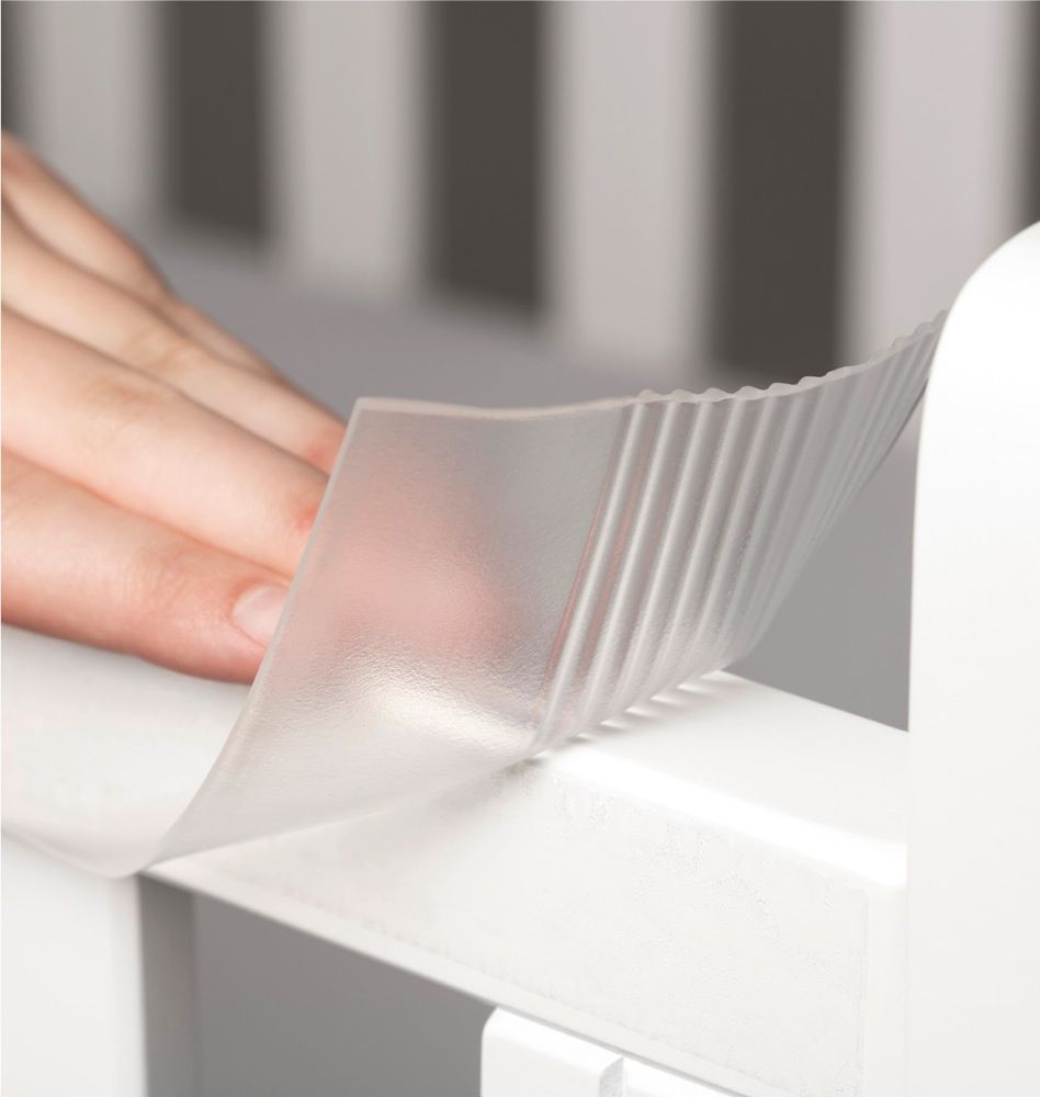 Plastic guard clearance for crib rail