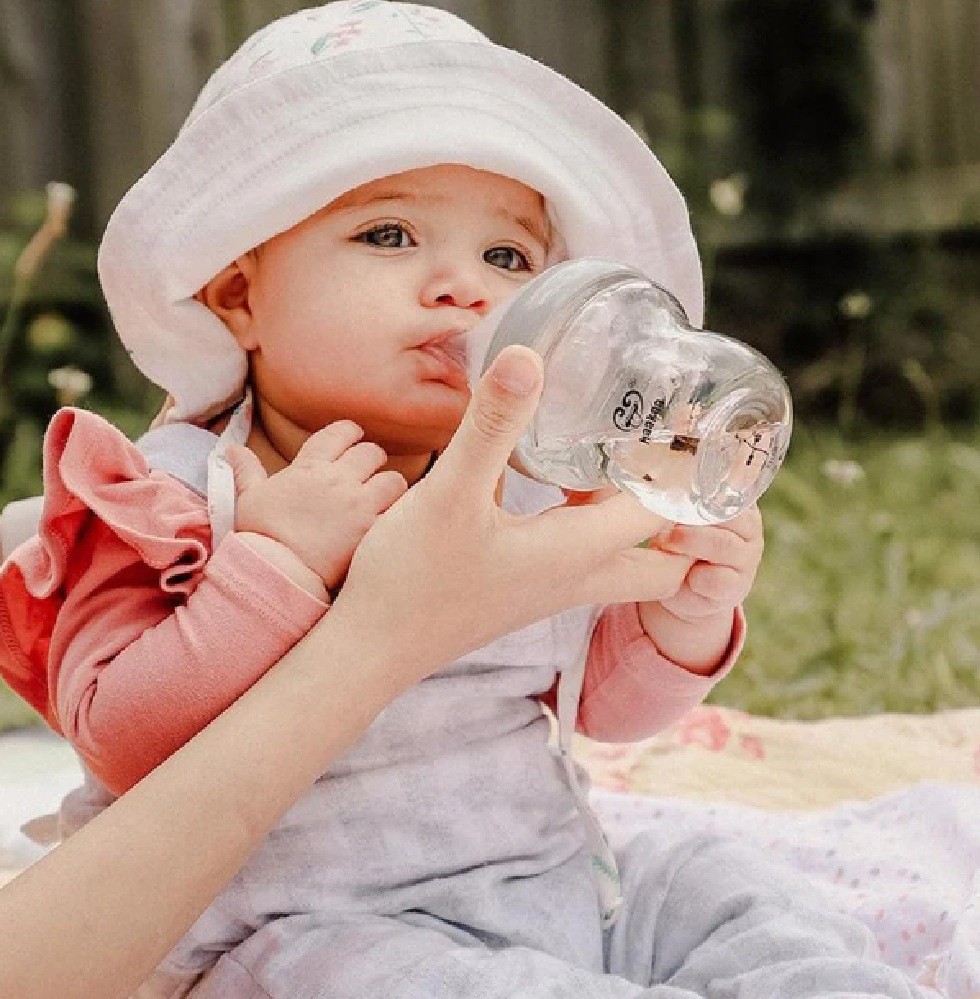 haakaa-glass-baby-bottle-grey-bottles-baby-bunting-au