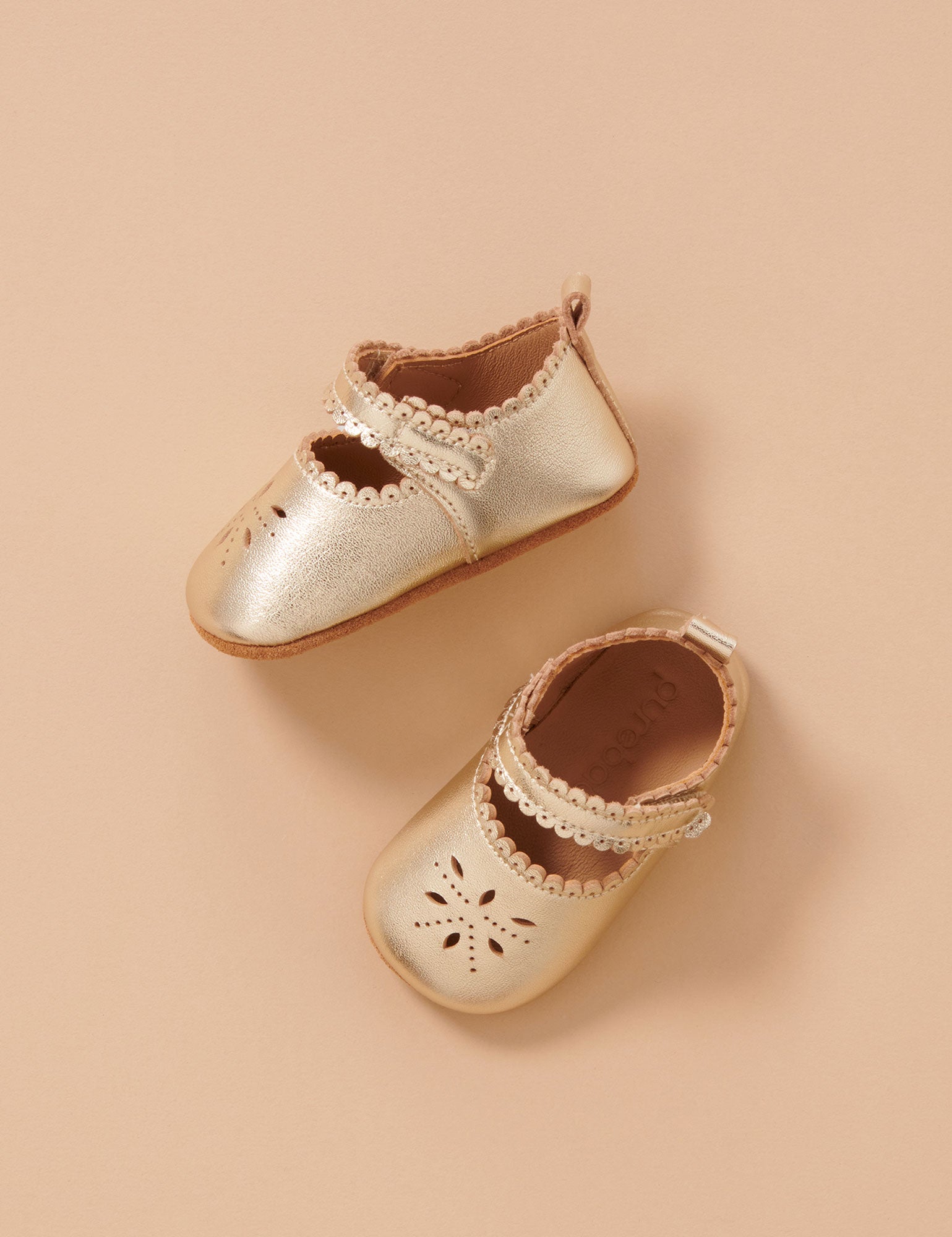 Baby on sale gold shoes