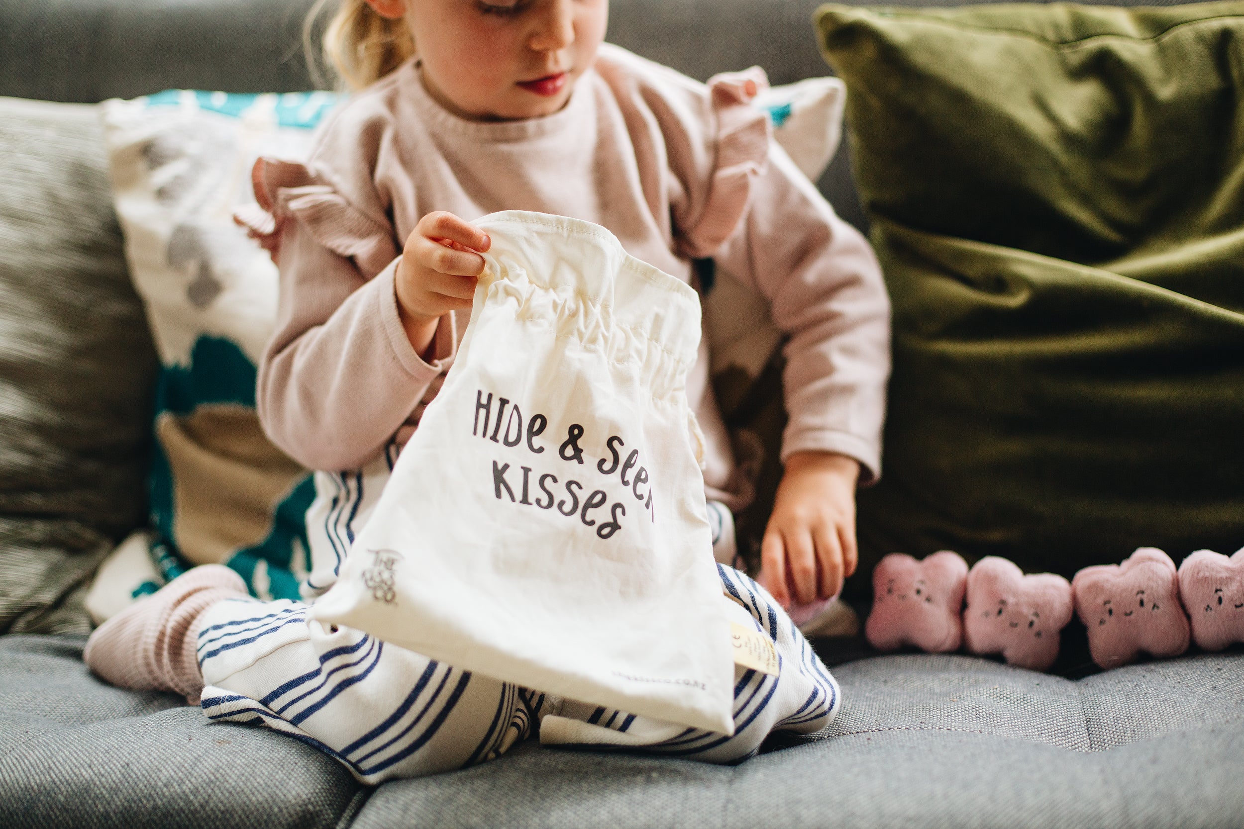 The Kiss Co Hide & Seek, Kisses