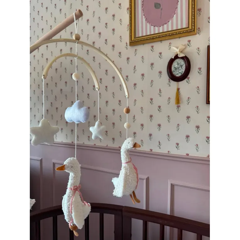 Roomi and Me Three Little Ducks Mobile with Wooden Stand - Pink